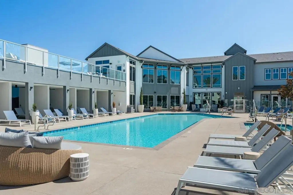 Townhouse for rent at 2075 Paseo Belluno #1, Chula Vista, CA featuring 2 beds and 3 baths