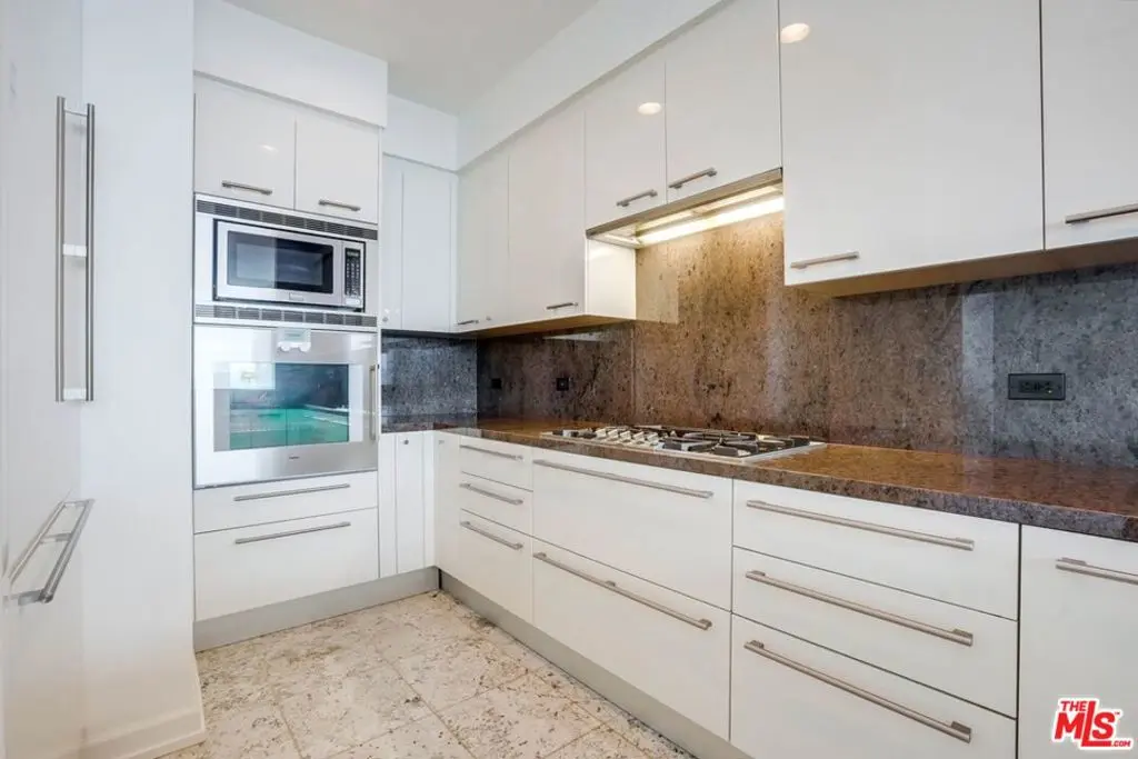 Condominium for rent at 900 W Olympic Boulevard 31F, Los Angeles, CA featuring 1 bed and 2 baths