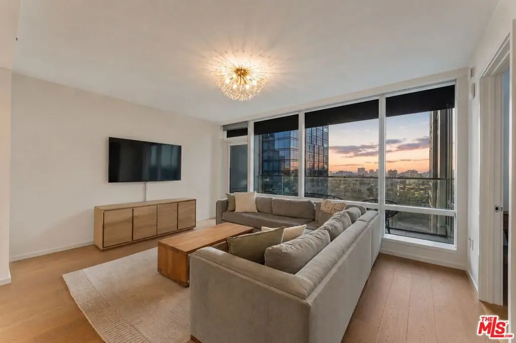 Condominium for sale at 877 Francisco Street 1716, Los Angeles, CA featuring 1 bed and 2 baths