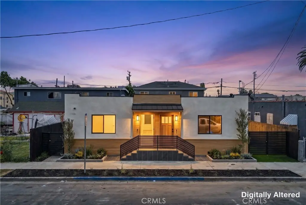 Residential Lease for rent at 846 N Washington Place, Long Beach, Los Angeles County, CA featuring 2 beds and 2 baths