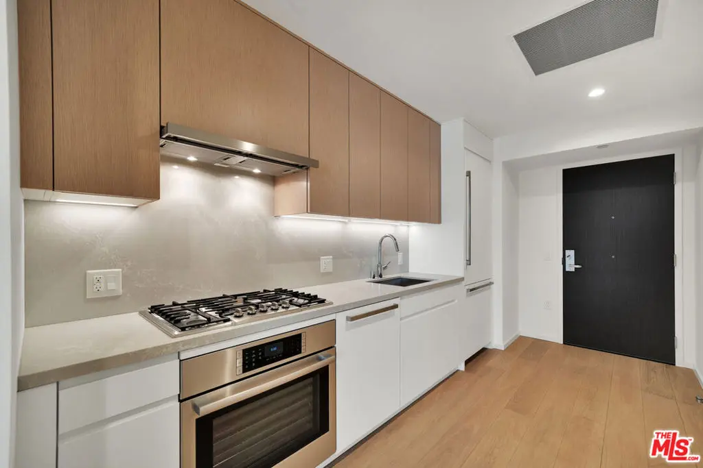 Condominium for sale at 877 Francisco Street 623, Los Angeles, CA and 1 bath