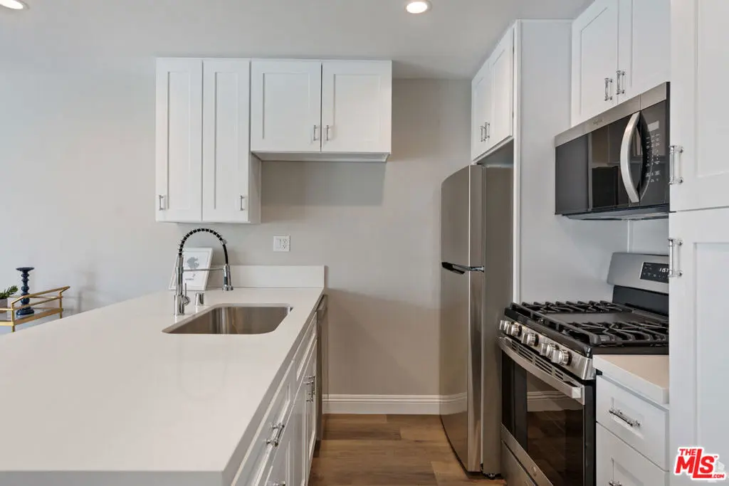 Residential Lease for rent at 257 S Manhattan Place #12, Los Angeles, Los Angeles County, CA featuring 1 bed and 1 bath