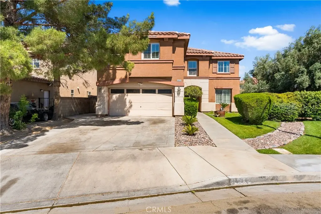 Residential Lease for rent at 44256 Dahlia, Lancaster, Los Angeles County, CA featuring 4 beds and 3 baths