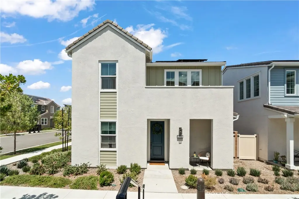 Condominium for sale at 4044 Summer Way, Corona, CA featuring 4 beds and 3 baths
