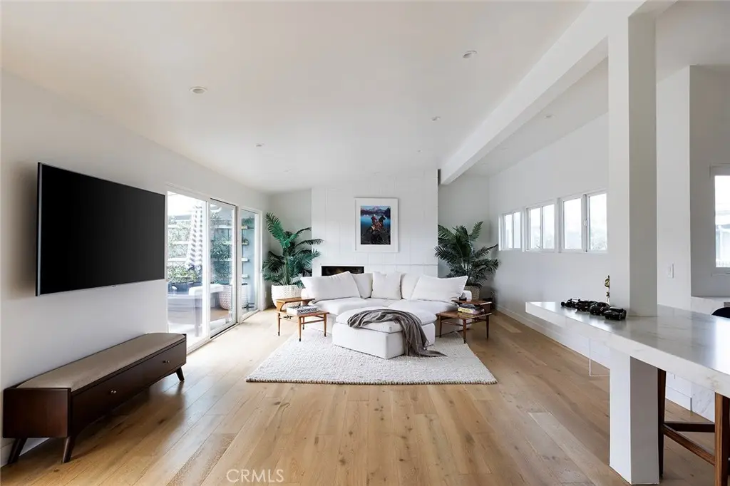 Condominium for rent at 1504 Westcliff Drive 5, Newport Beach, CA featuring 2 beds and 2 baths