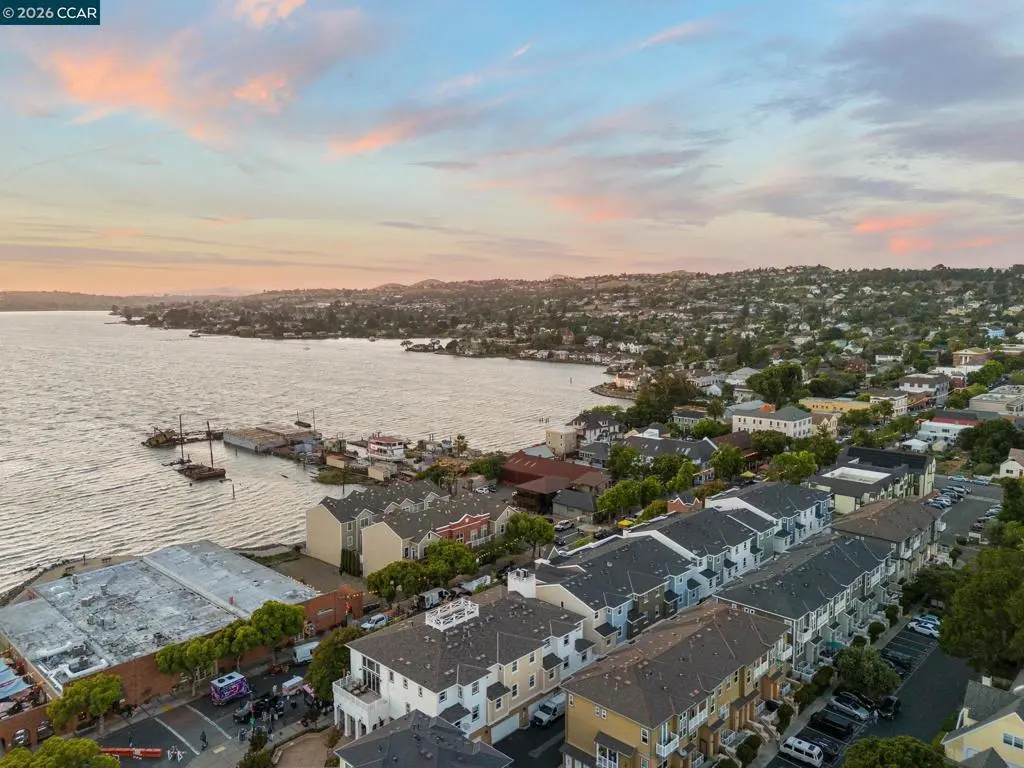 Condominium for sale at 228 1St St, Benicia, CA featuring 3 beds and 2 baths