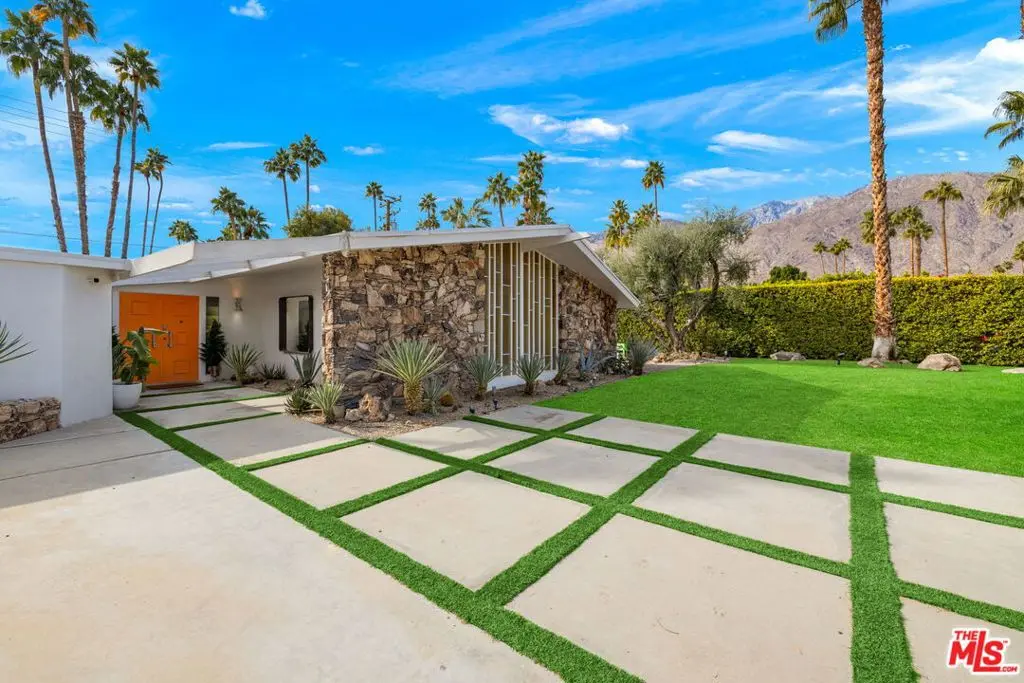 Residential Lease for rent at 1155 E Mesquite Avenue, Palm Springs, Riverside County, CA featuring 3 beds and 3 baths