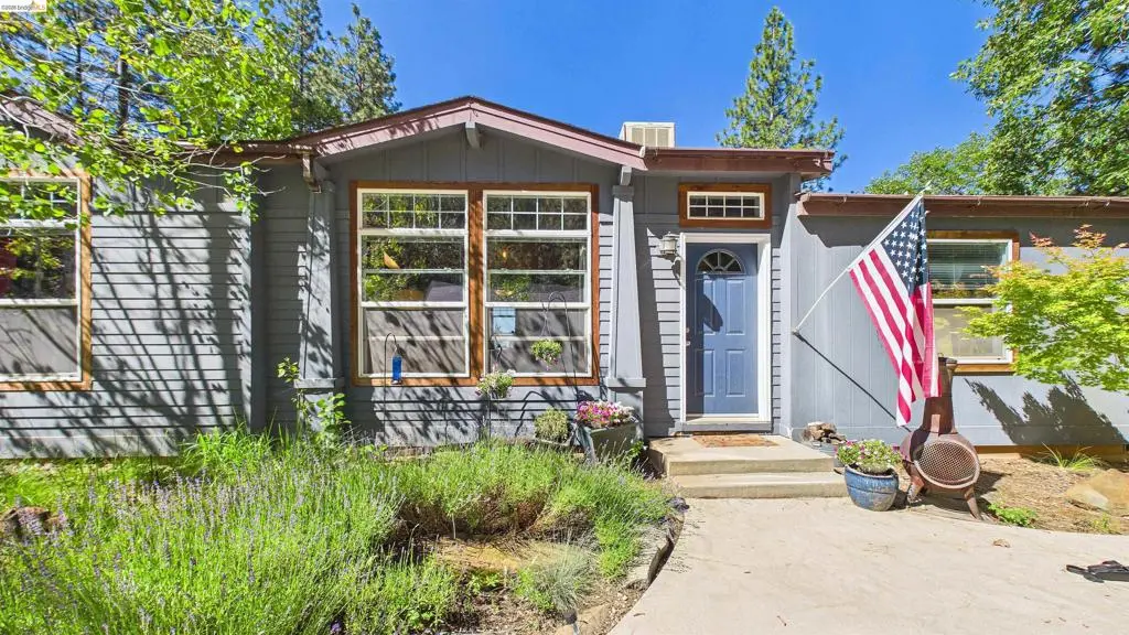 Single Family Residence for sale at 17545 Mount Elizabeth Road, Sonora, CA featuring 4 beds and 2 baths