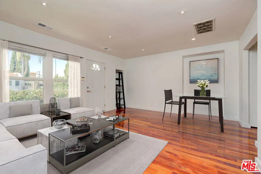 Residential Lease for rent at 932 S Shenandoah Street 5, Los Angeles, Los Angeles County, CA featuring 2 beds and 2 baths
