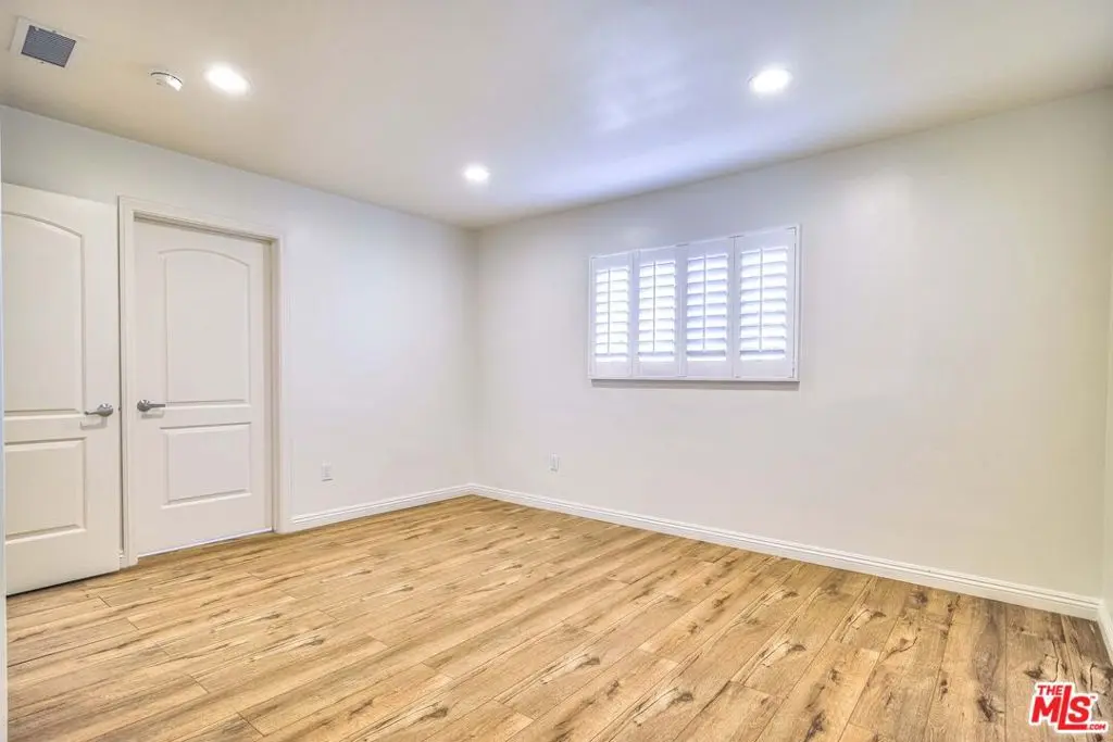 Single Family Residence for sale at 4923 Burgoyne Lane, La Canada Flintridge, CA featuring 3 beds and 2 baths