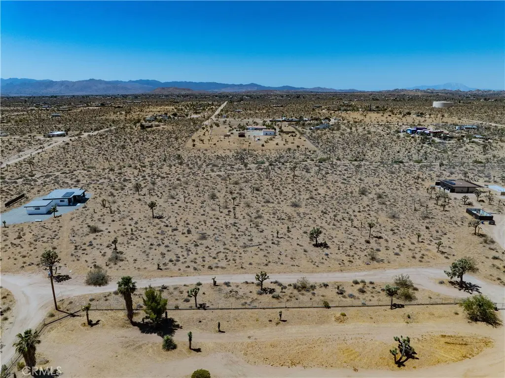 57877 La Crescenta, Yucca Valley, CA — listing photo 1