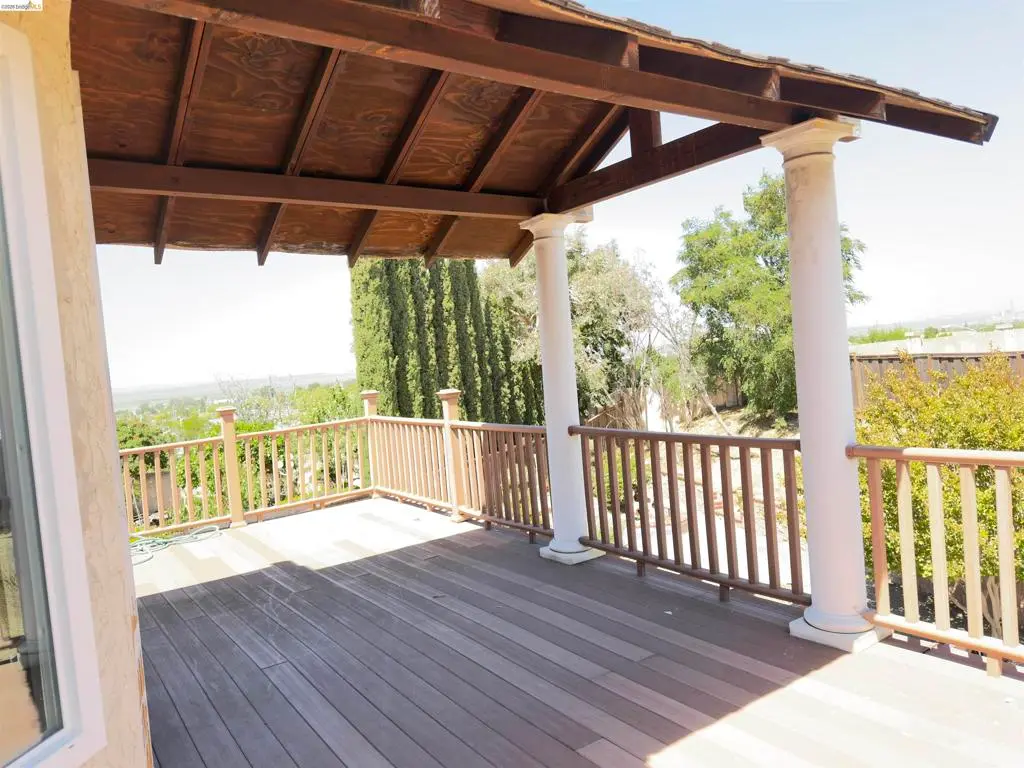 Single Family Residence for sale at 10 live Oak, Pittsburg, CA featuring 3 beds and 3 baths