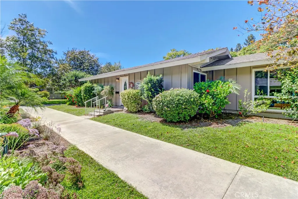 Stock Cooperative for sale at 176 Avenida Majorca A, Laguna Woods, CA featuring 2 beds and 2 baths