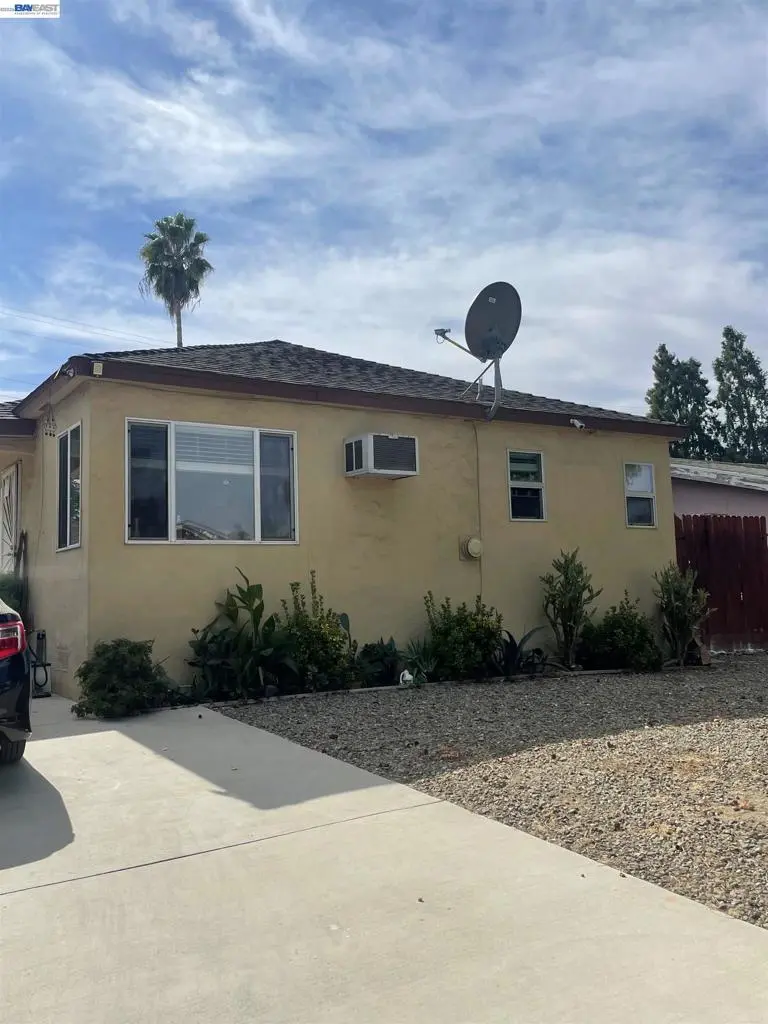 Duplex for rent at 2838 Pixie Dr, Stockton, CA featuring 1 bed and 1 bath