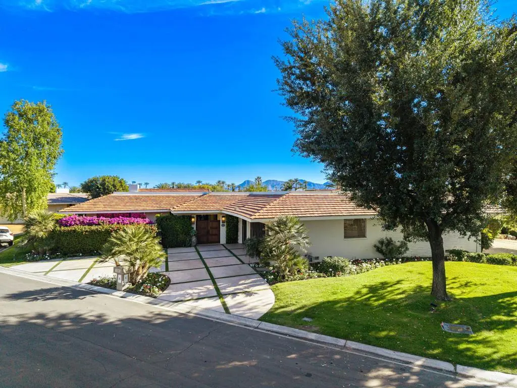 Single Family Residence for rent at 6 Exeter Court, Rancho Mirage, CA featuring 3 beds and 3 baths