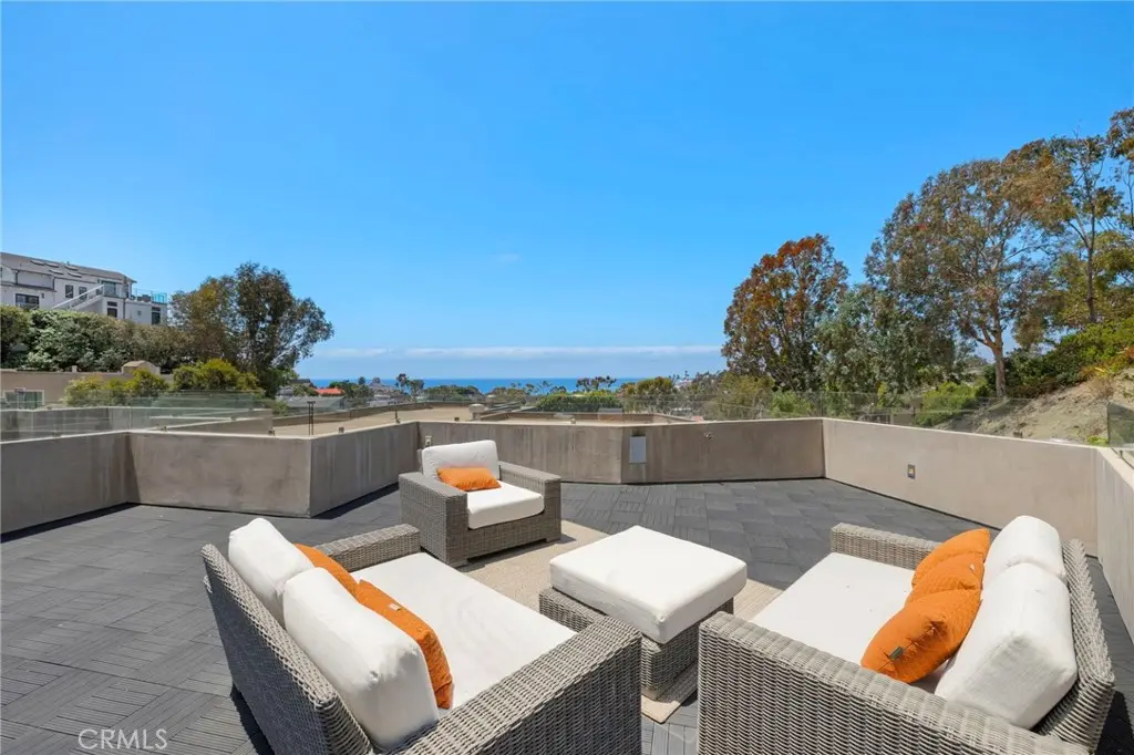 Townhouse for rent at 346 Y Place, Laguna Beach, CA featuring 2 beds and 3 baths