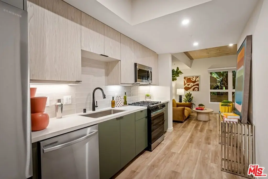 Residential Lease for rent at 800 N Front Street 1322, Burbank, Los Angeles County, CA and 1 bath