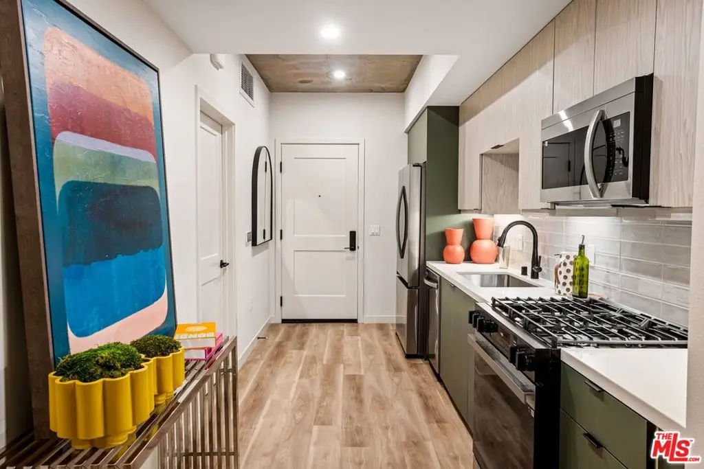 Residential Lease for rent at 800 N Front Street 1541, Burbank, Los Angeles County, CA and 1 bath