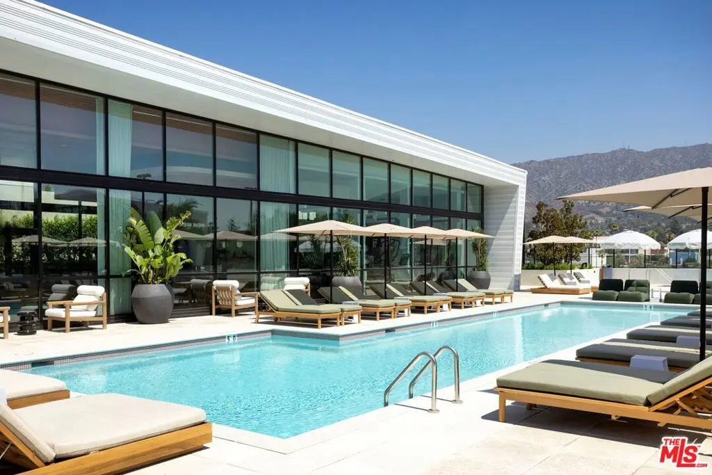 Residential Lease for rent at 800 N Front Street 1426, Burbank, Los Angeles County, CA featuring 3 beds and 3 baths