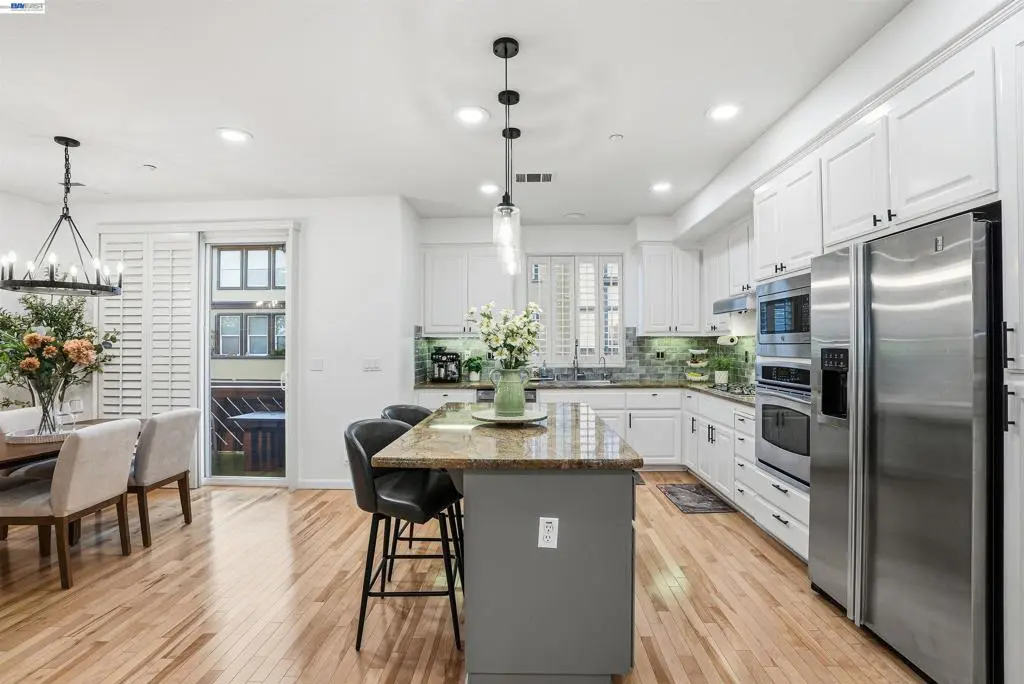 Condominium for sale at 147 Landsdowne Loop, San Ramon, CA featuring 3 beds and 3 baths