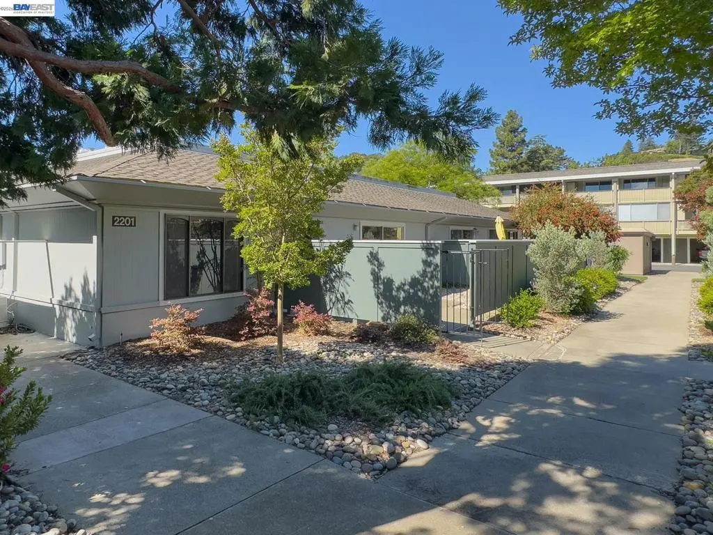 Condominium for sale at 2201 Pine Knoll Dr 3, Walnut Creek, CA featuring 1 bed and 1 bath