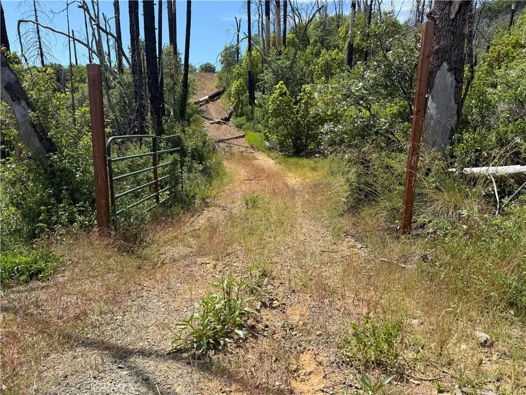 1833 Hunter Point Dr, Upper Lake, CA — listing photo 1