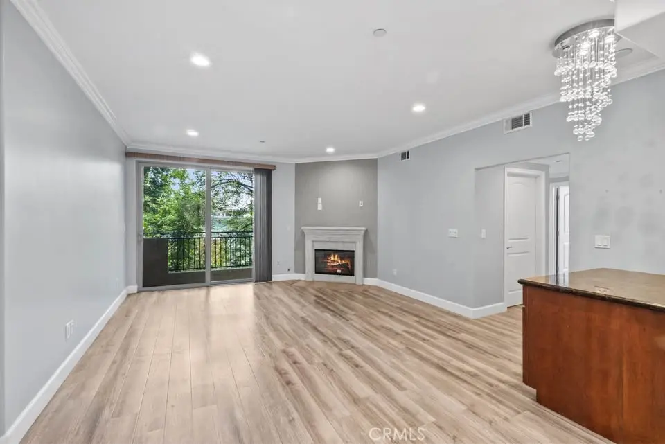 11280 La Maida Street 303, North Hollywood, CA — listing photo 1