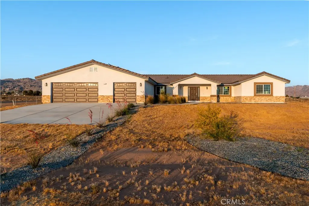 16925 Nanticoke, Apple Valley, CA — listing photo 1