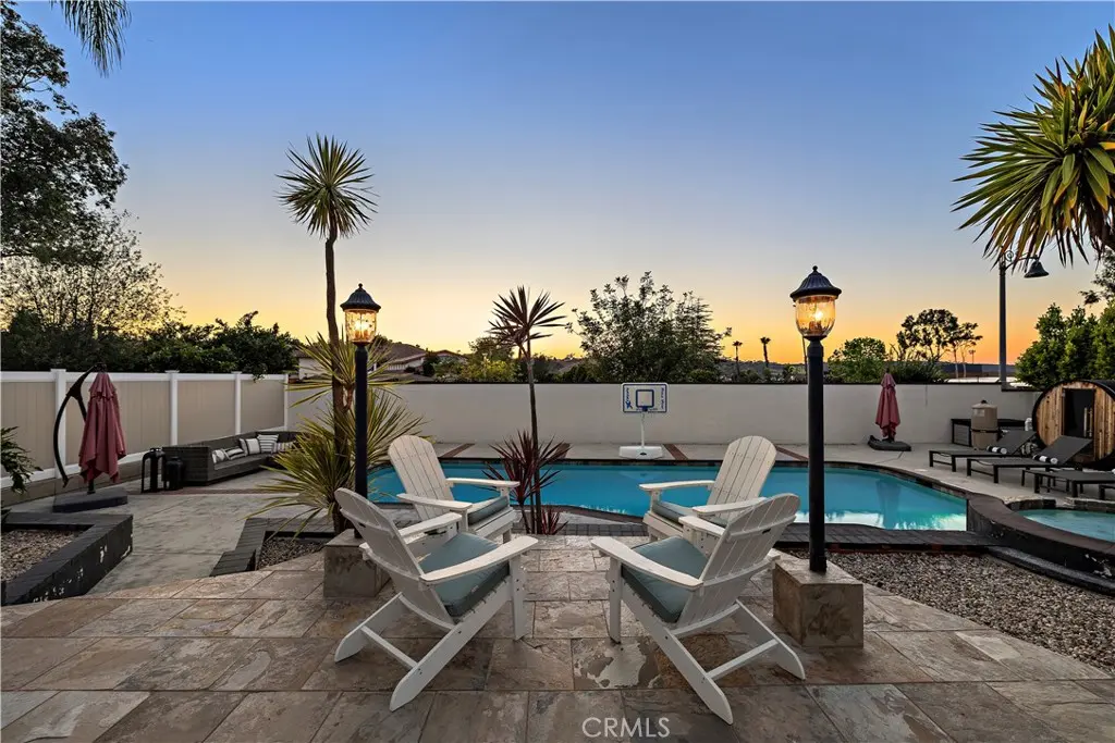 Single Family Residence for rent at 29091 Country Hills, San Juan Capistrano, CA featuring 4 beds and 3 baths