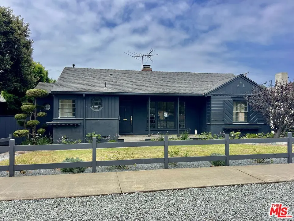 Residential Lease for rent at 8345 Loyola Boulevard, Los Angeles, Los Angeles County, CA featuring 3 beds and 1 bath