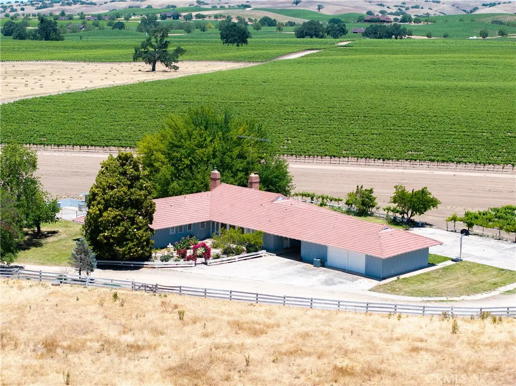 Single Family Residence for sale at 5275 Camp 8 Road, Paso Robles, CA featuring 12 beds and 8 baths