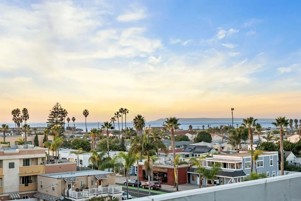 Condominium for sale at 270 Dahlia Ave 5, Imperial Beach, CA featuring 3 beds and 2 baths