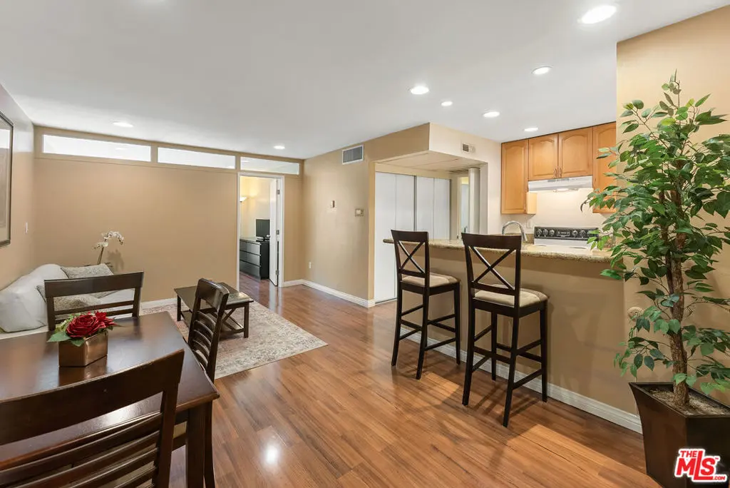 5257 Radford Avenue 103, Valley Village, CA — listing photo 1