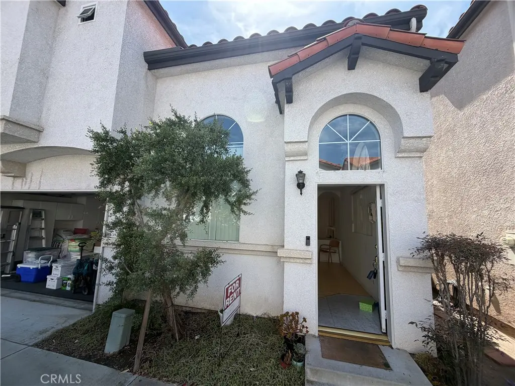 Residential Lease for rent at 23812 Los Codona, Torrance, Los Angeles County, CA featuring 3 beds and 3 baths
