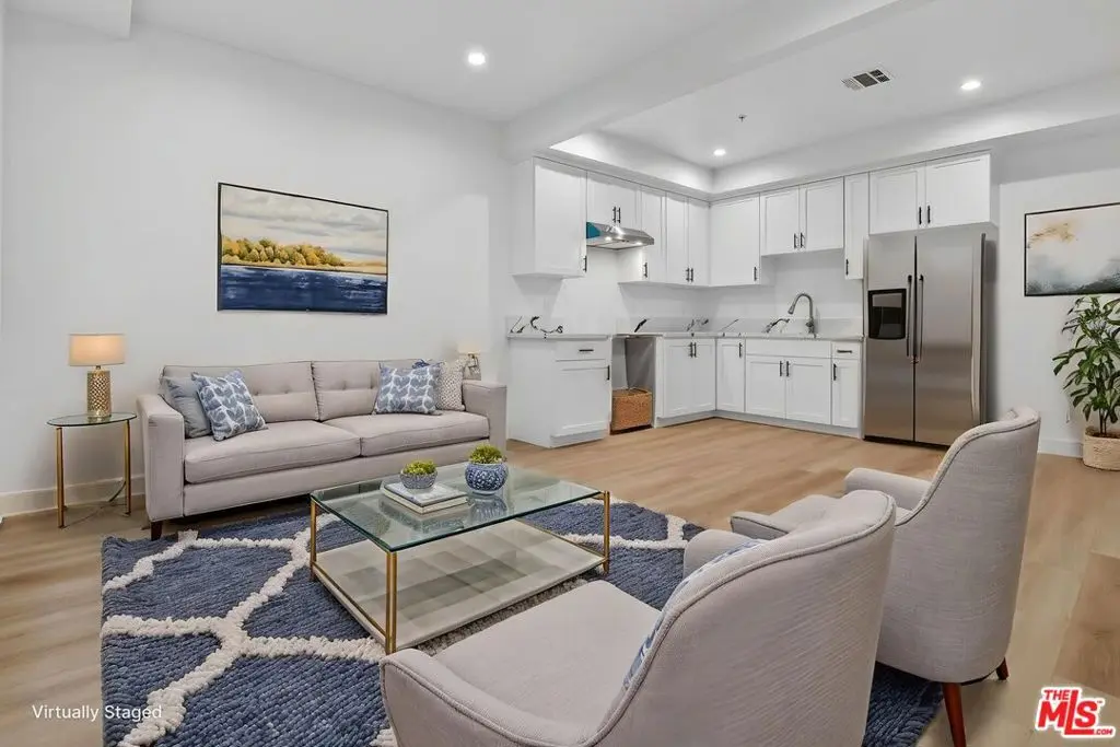 11446 Oxnard Street 3, North Hollywood, CA — listing photo 1