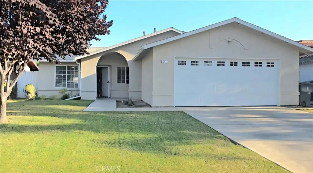 311 Chiapas, Bakersfield, CA — listing photo 1