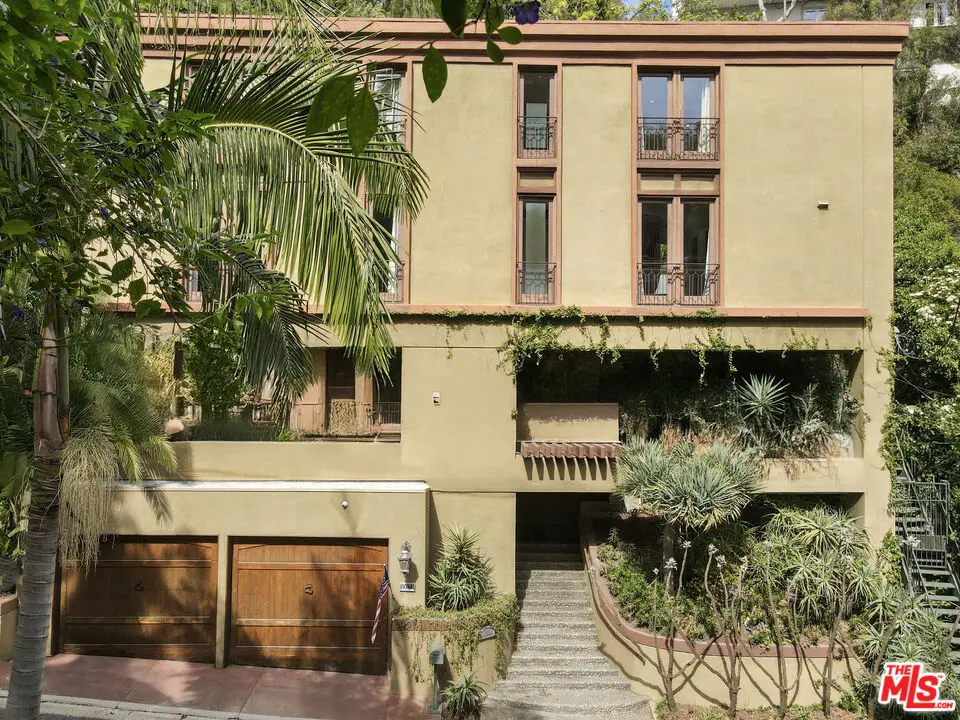 Residential Lease for rent at 10023 Westwanda Drive, Beverly Hills, Los Angeles County, CA featuring 4 beds and 4 baths