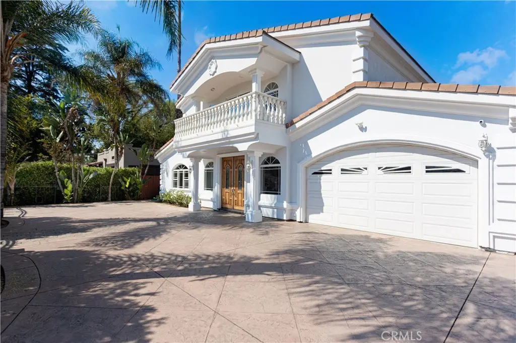5449 Woodman Avenue, Sherman Oaks, CA — listing photo 1