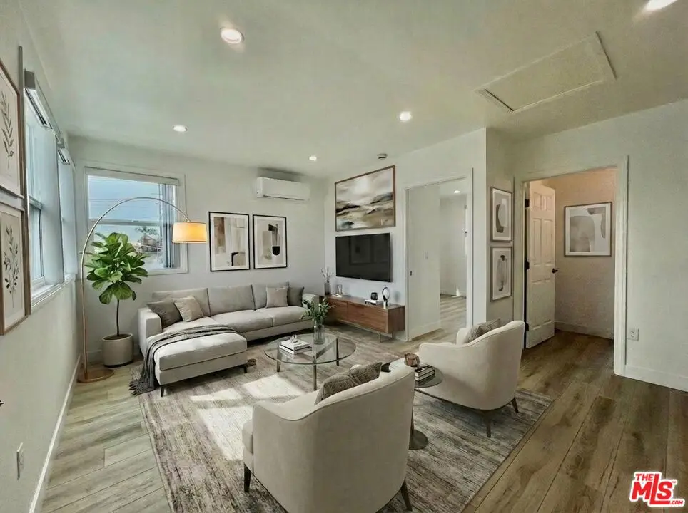 Residential Lease for rent at 1321 1/2 N Normandie Avenue, Los Angeles, Los Angeles County, CA featuring 1 bed and 1 bath