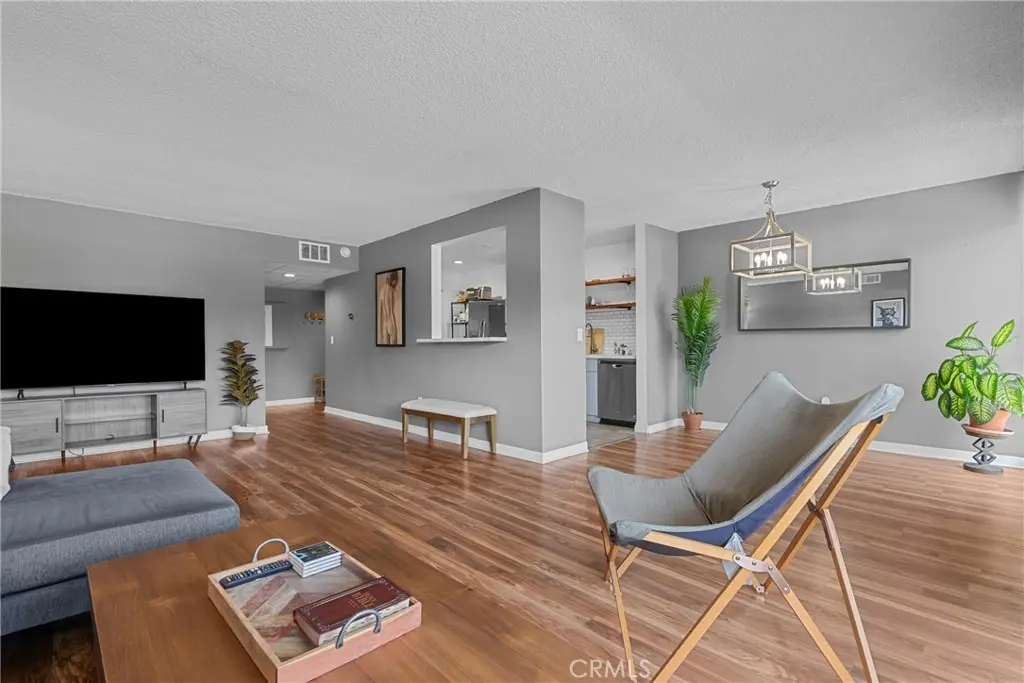 5454 Zelzah Avenue 309, Encino, CA — listing photo 1