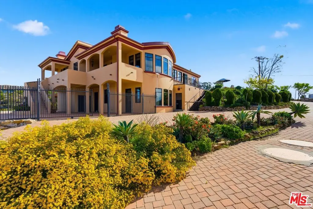 10825 Pacific View Drive, Malibu, CA — listing photo 1