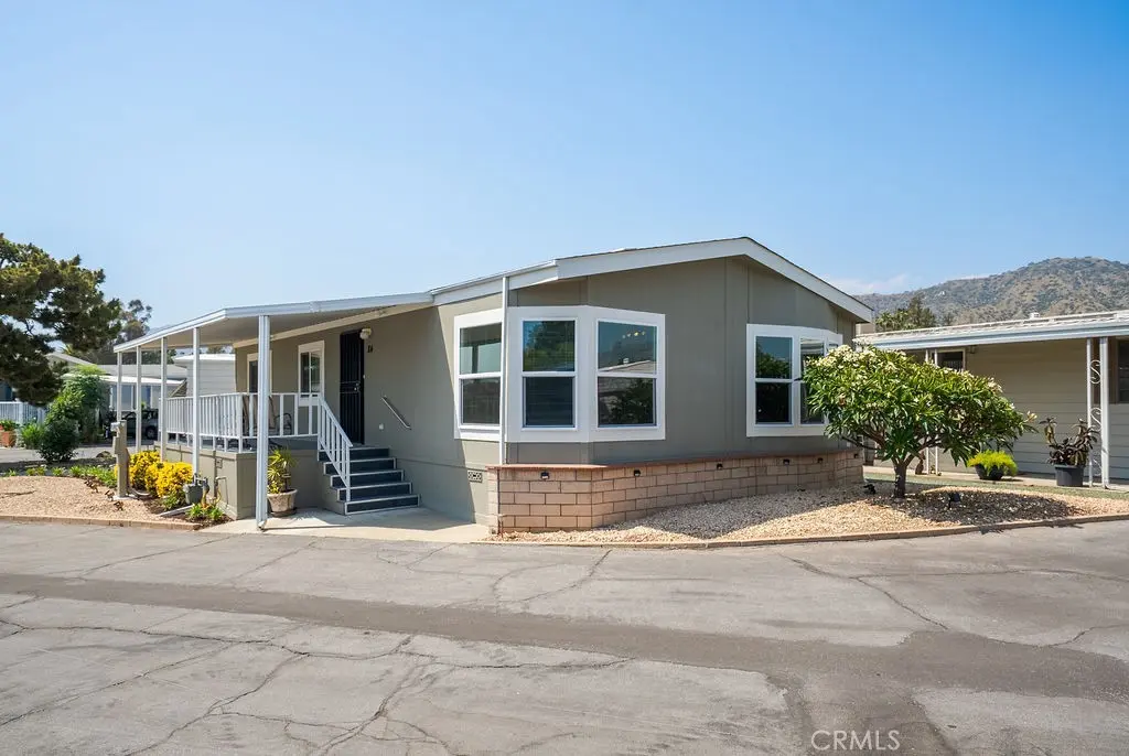 840 E Foothill 84, Azusa, CA — listing photo 1