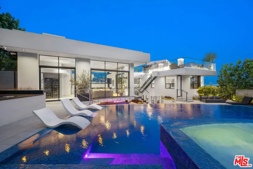 Single Family Residence for sale at 1317 Londonderry Place, Los Angeles, CA featuring 5 beds and 9 baths