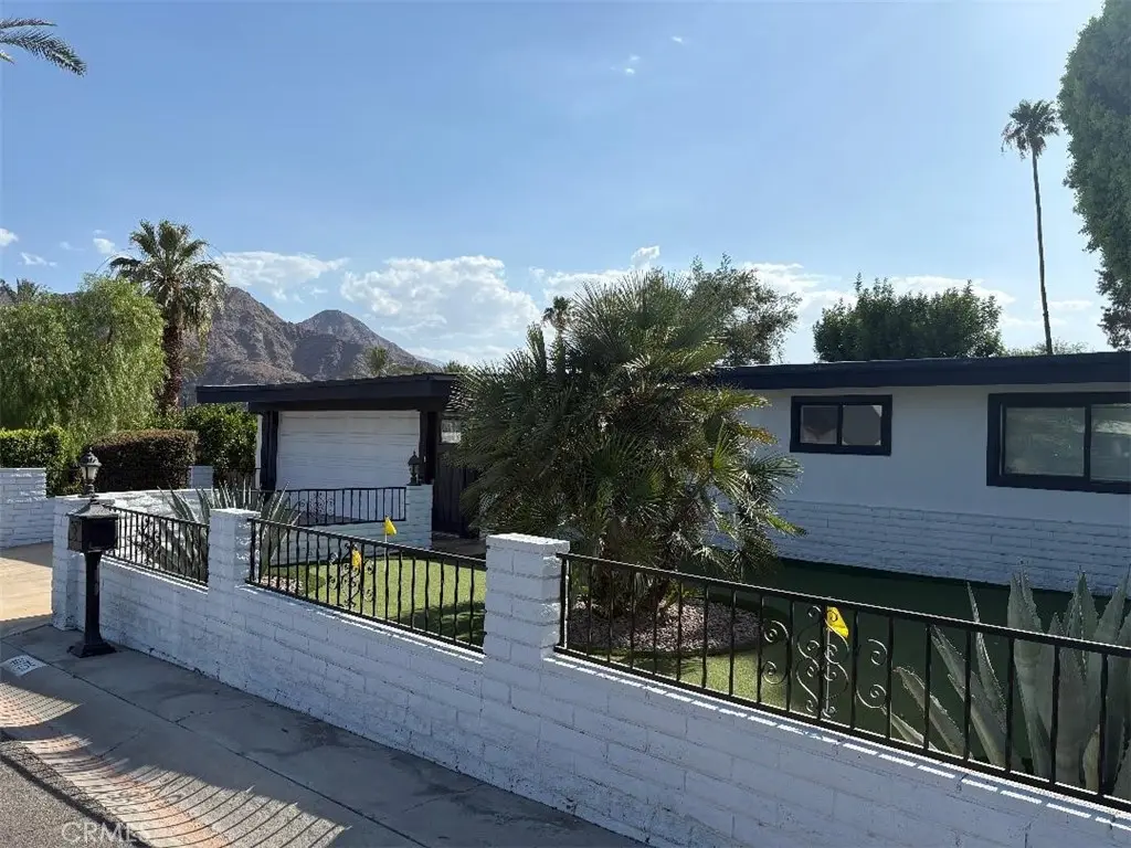 Single Family Residence for sale at 44725 Dakota, Indian Wells, CA featuring 3 beds and 2 baths
