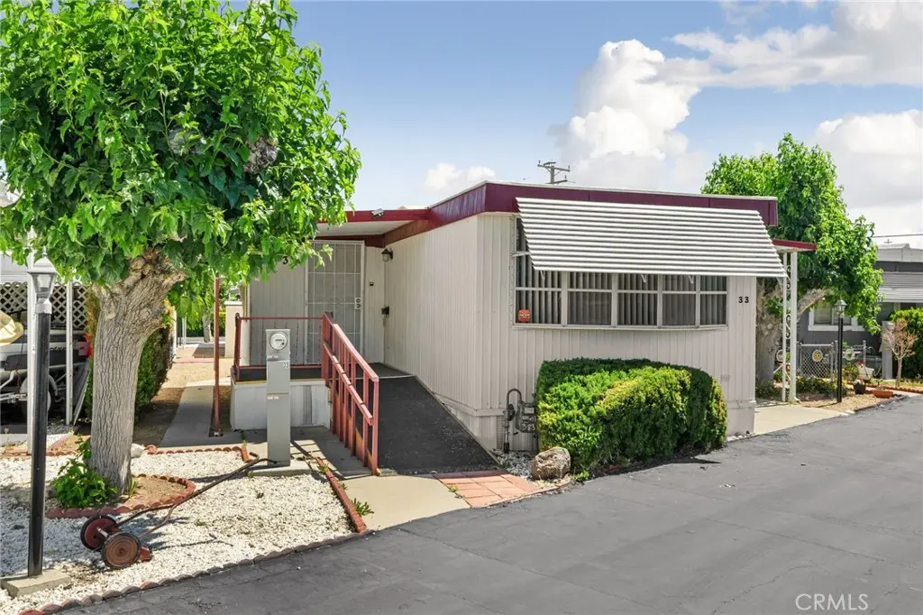Manufactured In Park for sale at 9152 C Avenue 33, Hesperia, CA featuring 2 beds and 2 baths