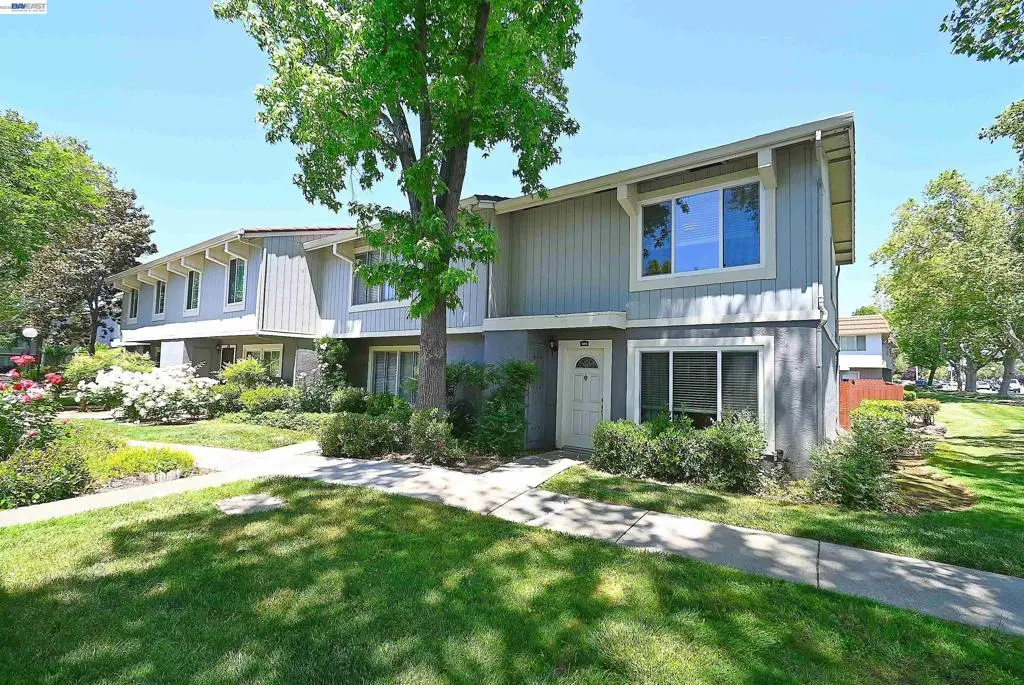 Townhouse for sale at 4408 Comanche Way, Pleasanton, CA featuring 2 beds and 2 baths