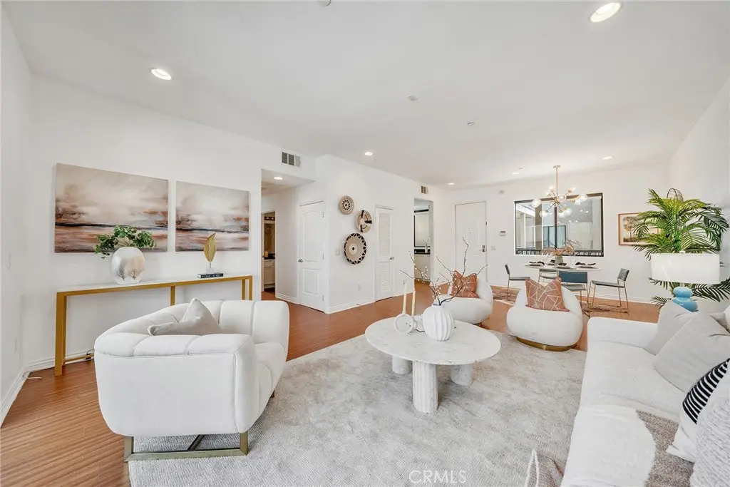 Condominium for sale at 230 S Jackson 206, Glendale, CA featuring 2 beds and 2 baths