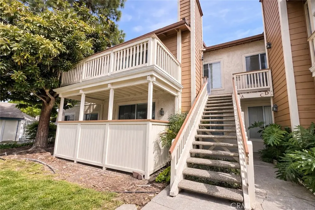 Condominium for rent at 2456 Pleasant Way A, Thousand Oaks, CA featuring 3 beds and 2 baths