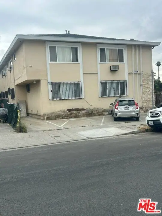 Residential Lease for rent at 1028 N Ardmore Avenue C, Los Angeles, Los Angeles County, CA featuring 3 beds and 1 bath