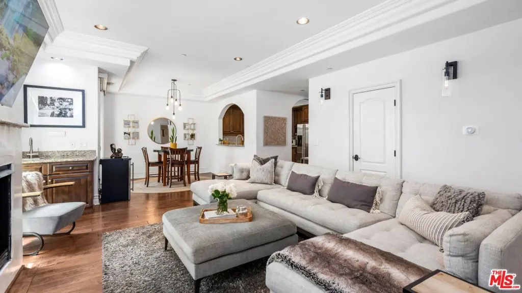 11582 Moorpark Street 104, Studio City, CA — listing photo 1